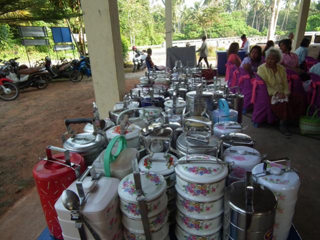 ทำบุญวันขึ้นปีใหม่ 2557